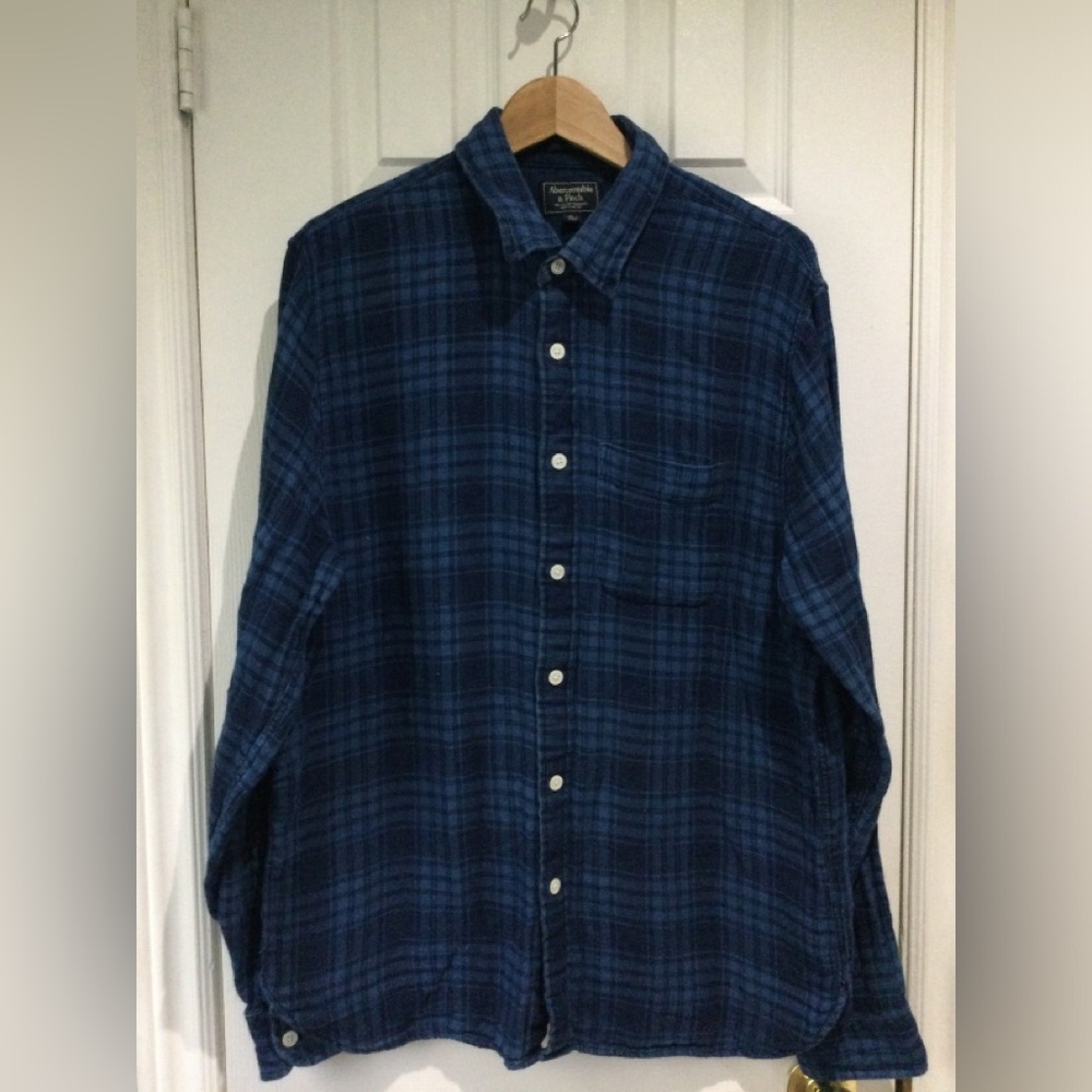 Arbercrombie & Fitch Flannel Blue Button Down Shirt with Collar